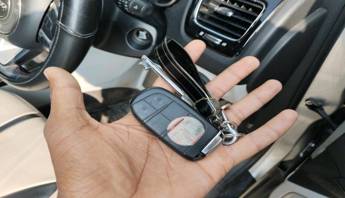 2017 Jeep Compass LIMITED (O) 1.4 PETROL AT, Petrol, Automatic, 77,654 km, interior