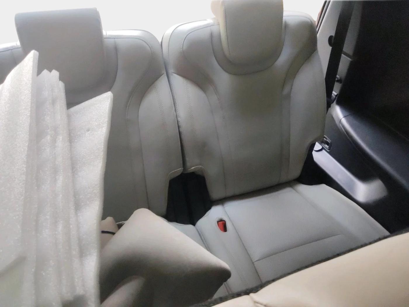 2022 Mahindra XUV700 AX 7 LUXURY P AT 7 STR, Petrol, Automatic, 46,752 km, interior