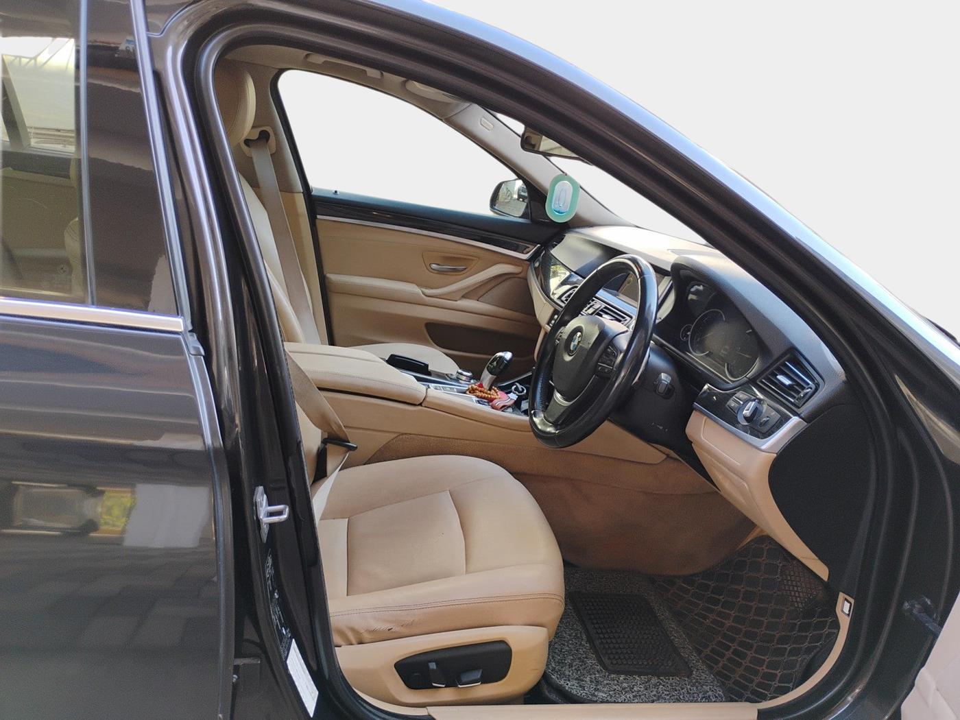 2014 BMW 5 Series 520D LUXURY LINE, Diesel, Automatic, 1,30,932 km, interior