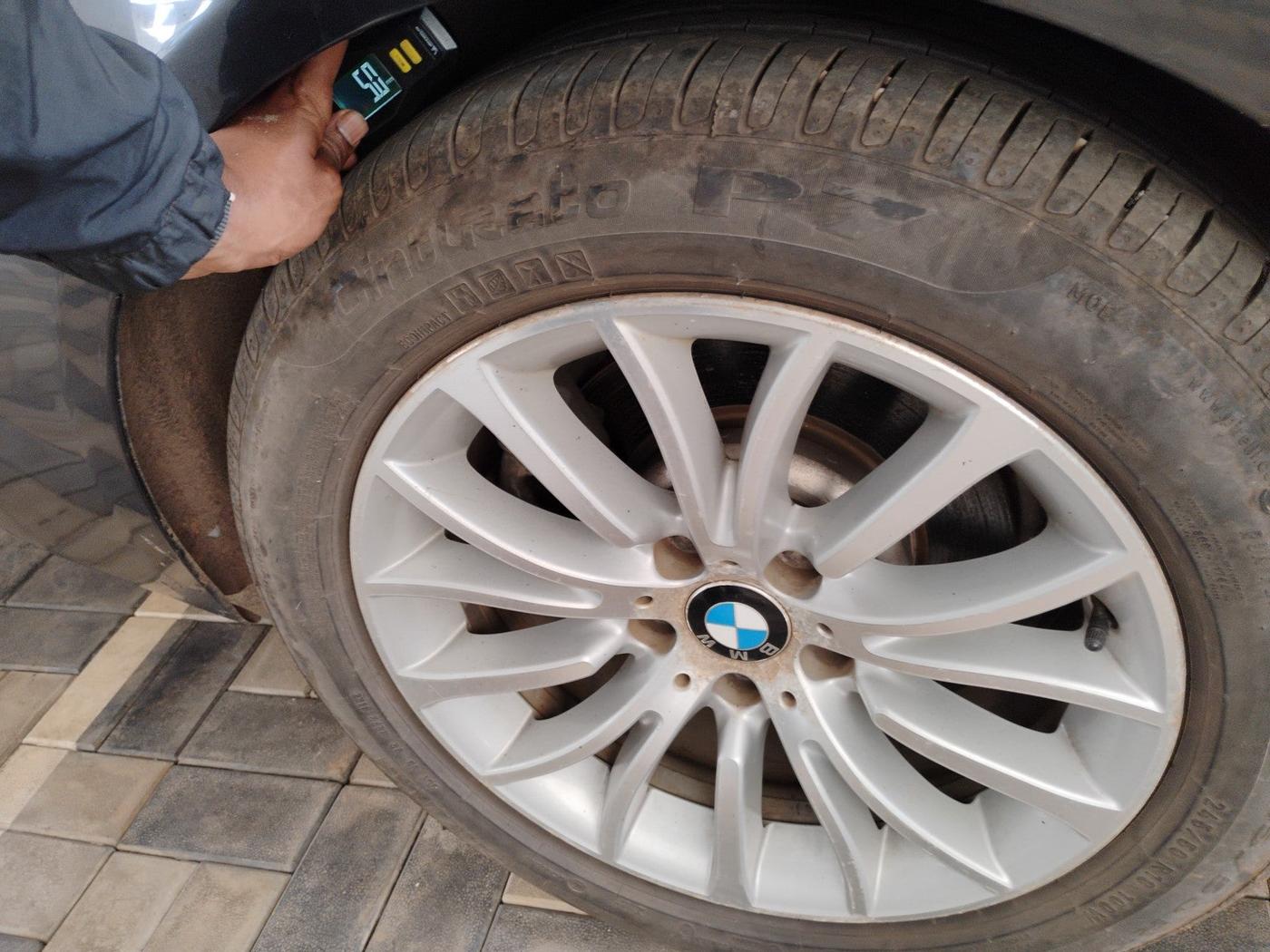 2014 BMW 5 Series 520D LUXURY LINE, Diesel, Automatic, 1,30,932 km, tyre