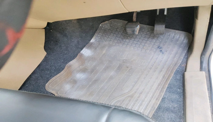 2016 Mahindra TUV300 T8 AMT, Diesel, Automatic, 1,01,961 km, interior