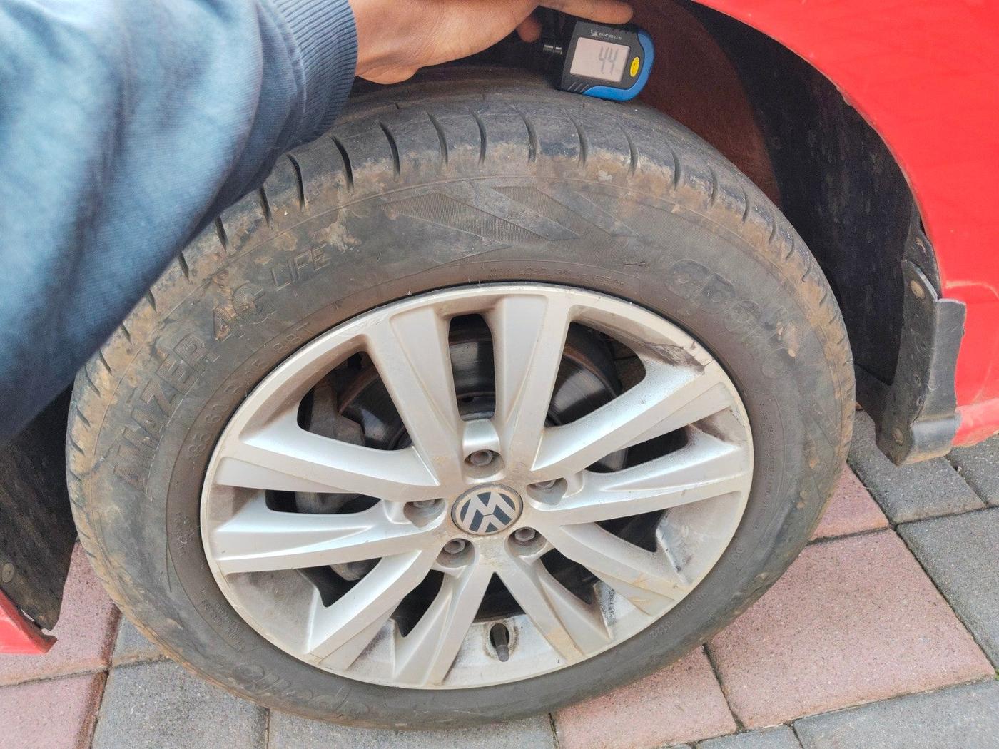 2013 Volkswagen Polo GT TSI AT, Petrol, Automatic, 1,43,036 km, tyre