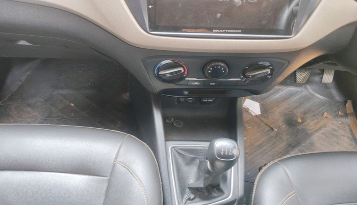 2014 Hyundai i20 SPORTZ 1.2, Petrol, Manual, 1,17,927 km, interior