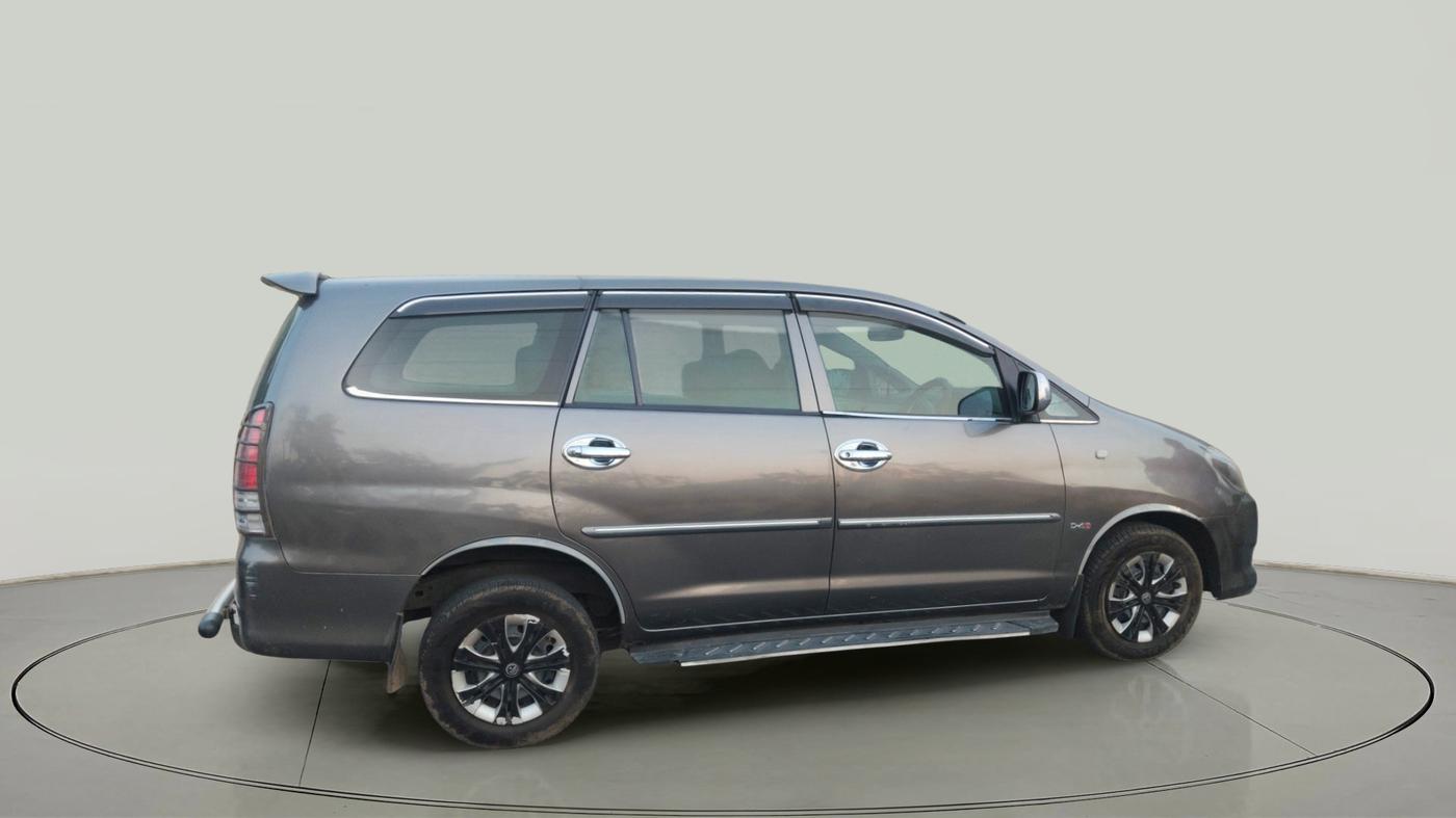 2010 Toyota Innova 2.5 G4 8 STR, Diesel, Manual, 1,78,786 km, exterior