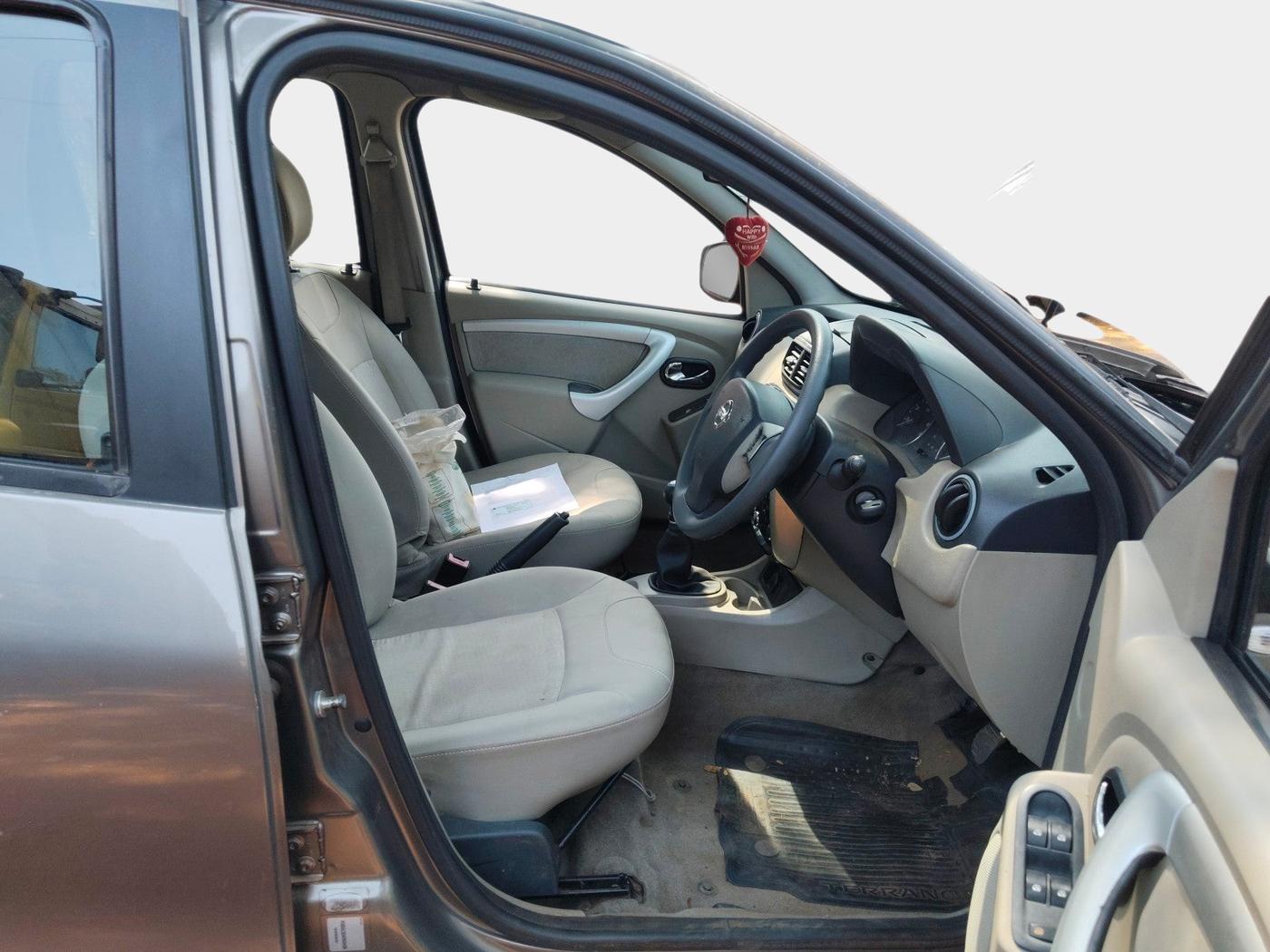 2014 Nissan Terrano XL (D), Diesel, Manual, 1,21,296 km, interior
