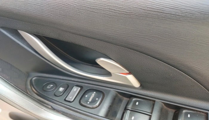 2016 Mahindra XUV500 W6, Diesel, Manual, 1,01,611 km, interior