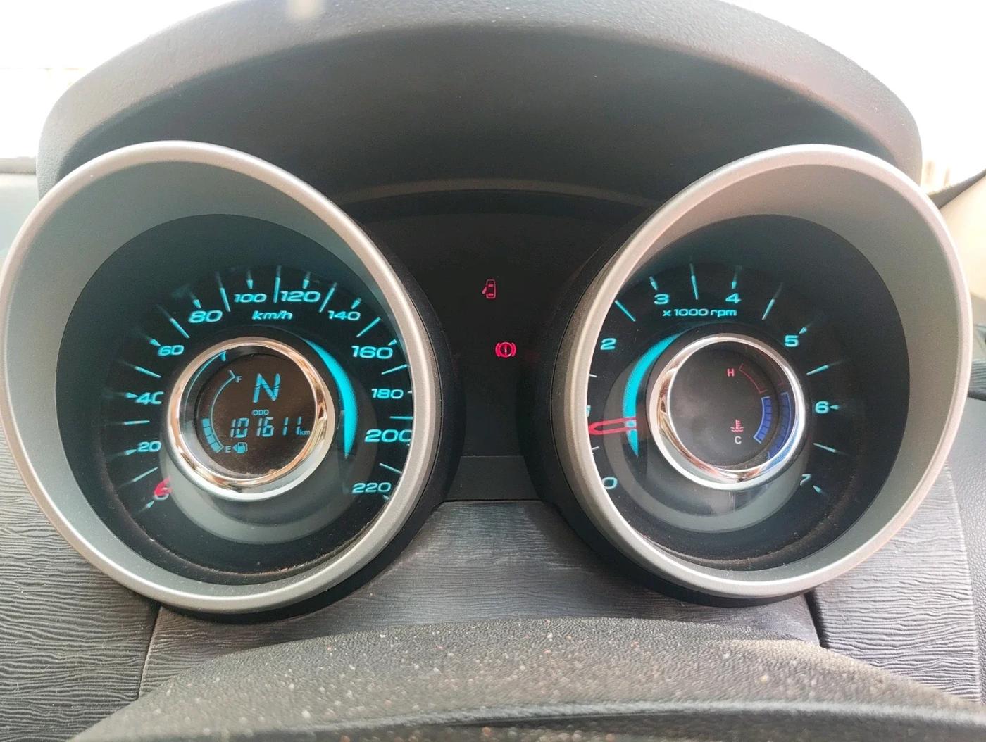 2016 Mahindra XUV500 W6, Diesel, Manual, 1,01,611 km, interior