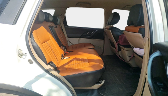 2016 Mahindra XUV500 W6, Diesel, Manual, 1,01,611 km, interior