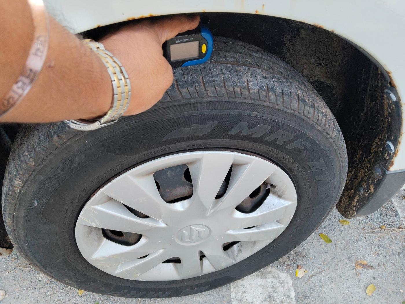 2013 Maruti Swift Dzire VDI, Diesel, Manual, 1,06,073 km, tyre