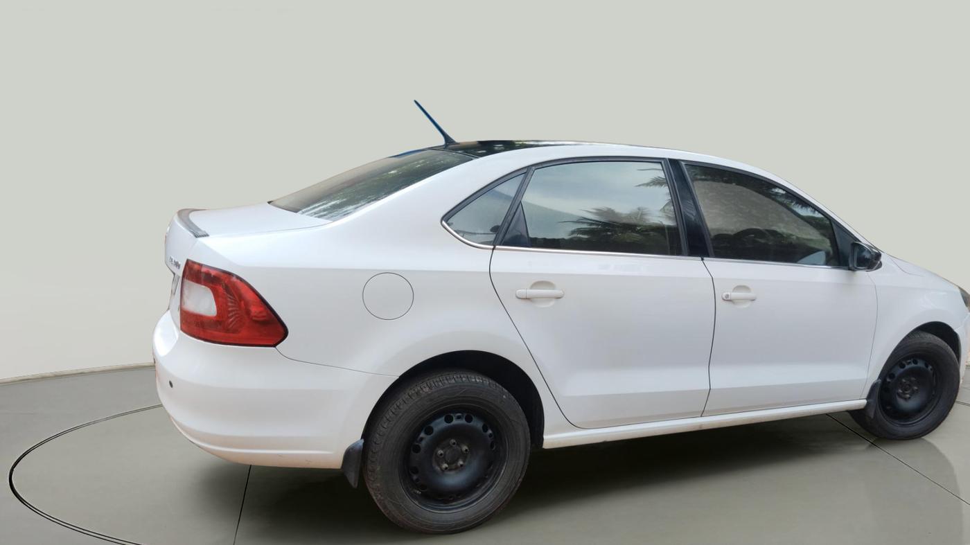 2016 Skoda Rapid 1.6 MPI ACTIVE, Petrol, Manual, 1,25,213 km, exterior