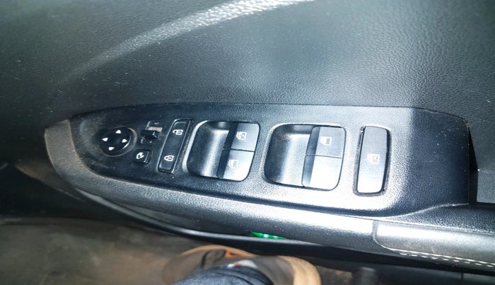 2019 Hyundai VENUE SX 1.0 (O) TURBO, Petrol, Manual, 68,061 km, interior