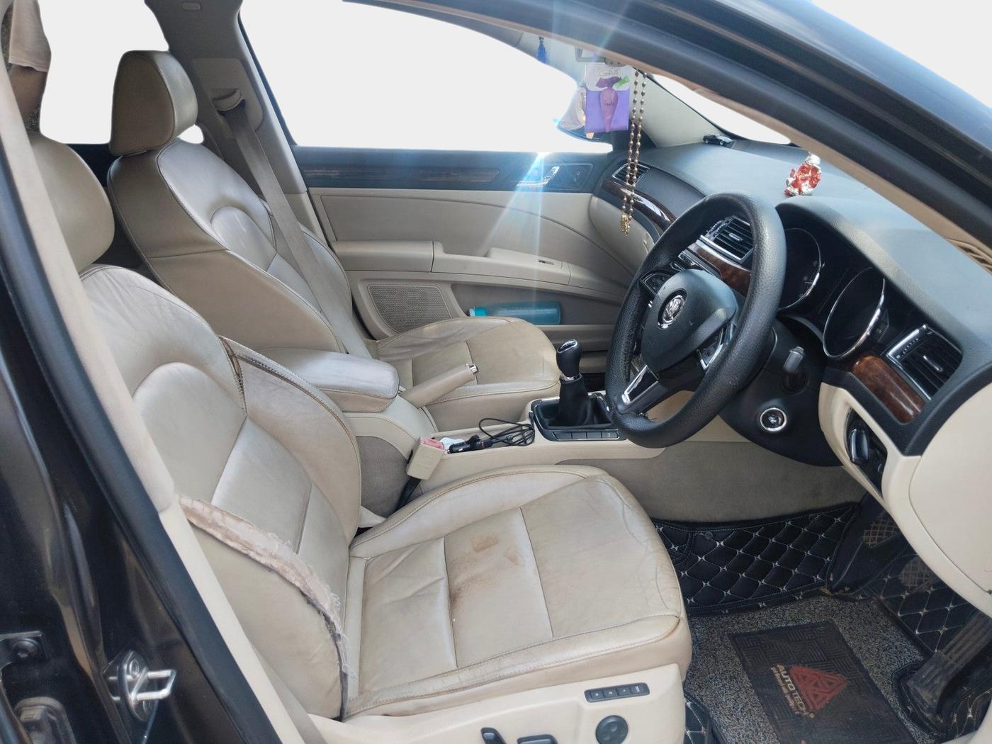 2015 Skoda Superb ELEGANCE 1.8 TSI MT, Petrol, Manual, 77,110 km, interior