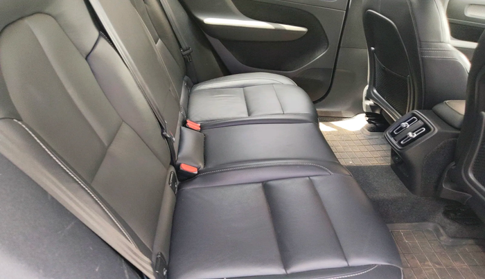 2022 Volvo XC 40 T4 R Design, Petrol, Automatic, 47,258 km, interior