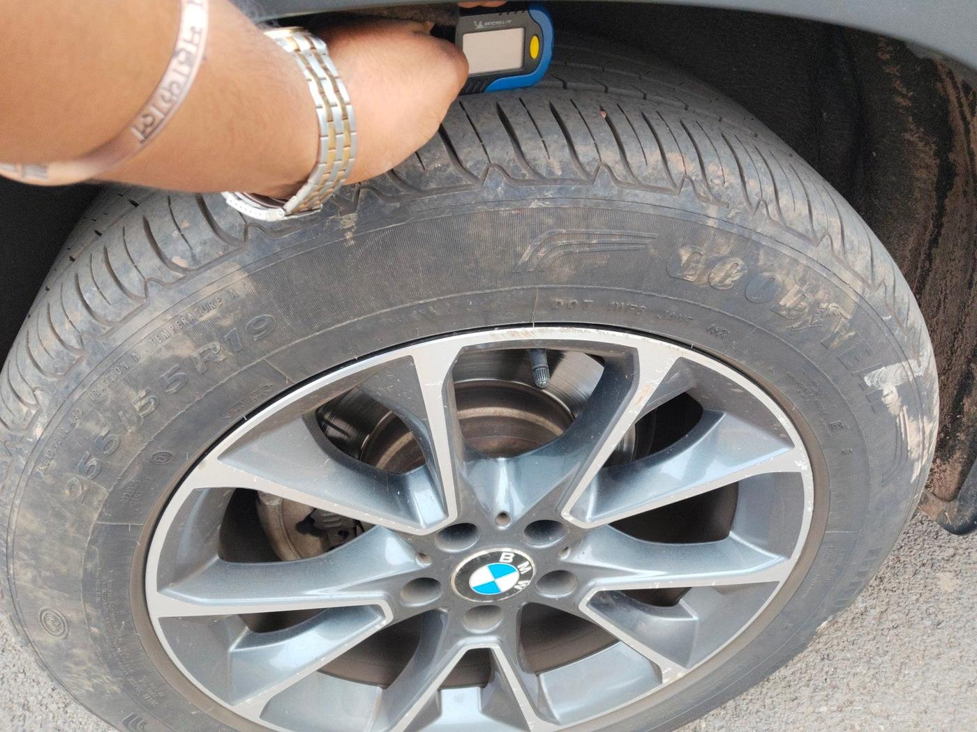 2018 BMW X5 XDRIVE30D DESIGN PURE 5 STR, Diesel, Automatic, 1,35,759 km, tyre