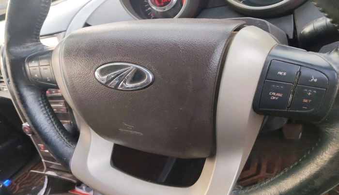 2014 Mahindra XUV500 W8, Diesel, Manual, 99,250 km, interior