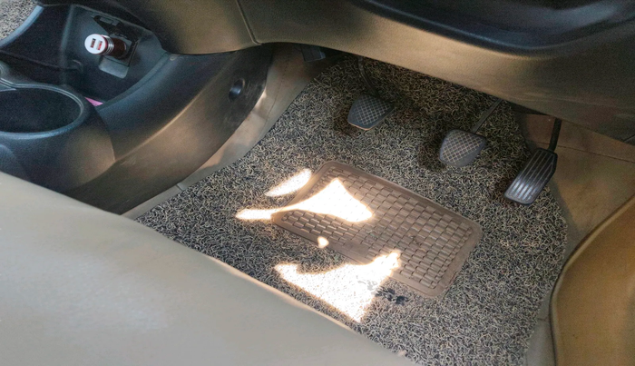 2015 Honda Amaze 1.2L I-VTEC S, Petrol, Manual, 1,36,757 km, interior