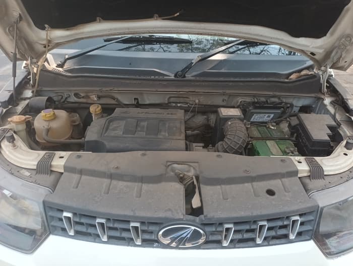 2016 Mahindra Kuv100 K8 6 STR, Petrol, Manual, 66,345 km, exterior