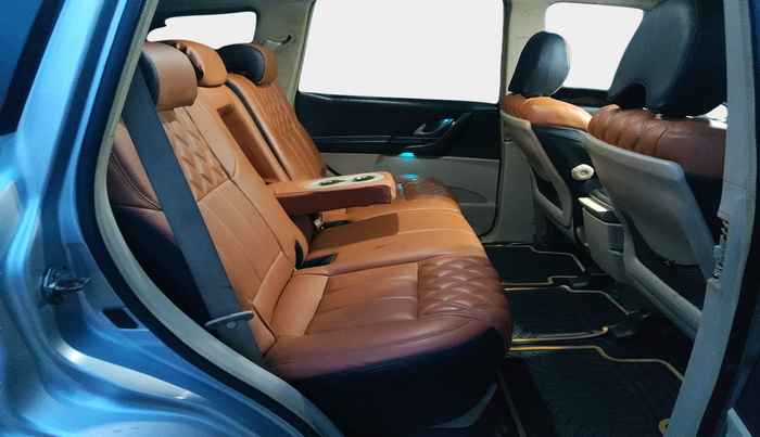 2015 Mahindra XUV500 W8, Diesel, Manual, 1,38,000 km, interior