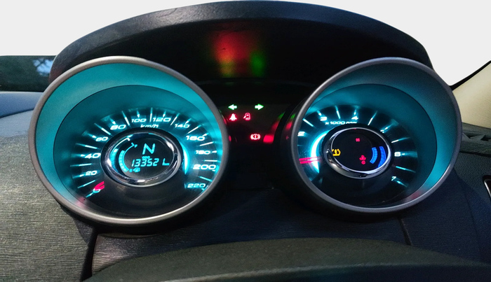 2015 Mahindra XUV500 W8, Diesel, Manual, 1,38,000 km, interior