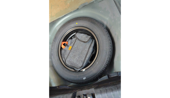 2024 Hyundai NEW I20 ASTA 1.2 MT, Petrol, Manual, 9,297 km, tyre