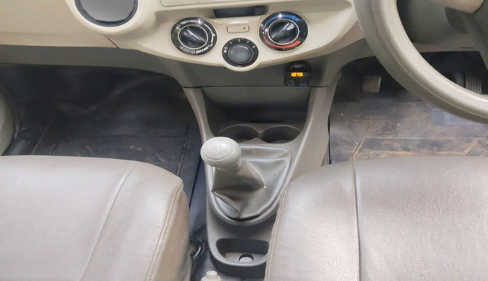 2014 Toyota Etios Liva G, Petrol, Manual, 1,41,634 km, interior