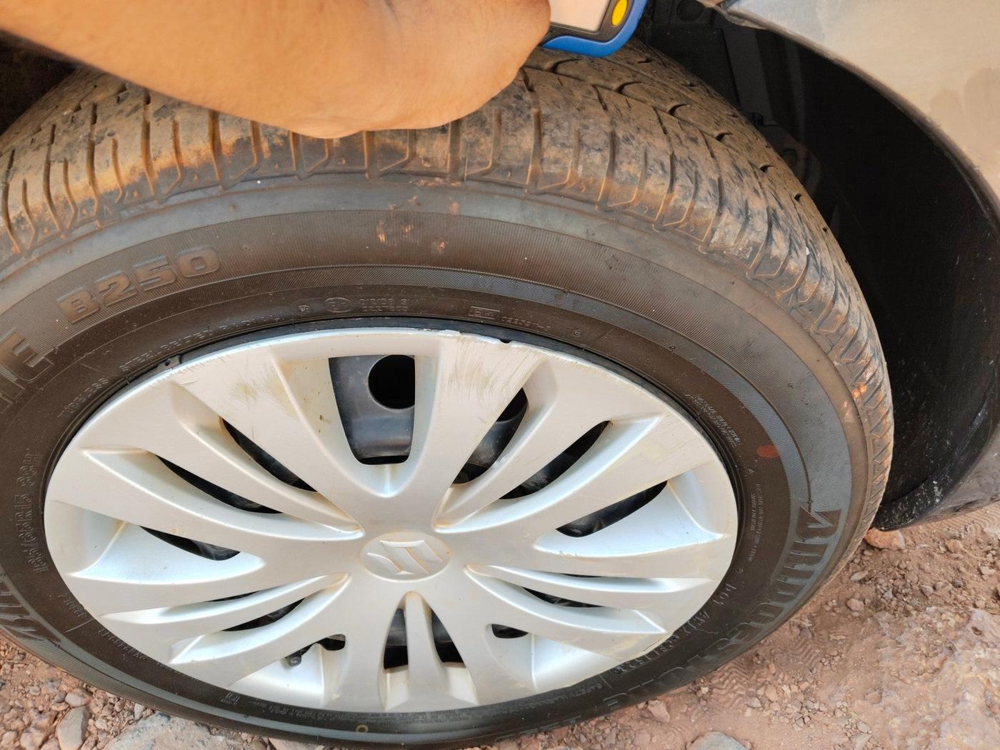 2013 Maruti Ertiga ZXI, Petrol, Manual, 1,04,284 km, tyre