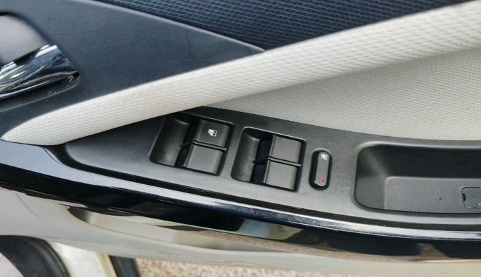 2021 Tata NEXON XZ PETROL, Petrol, Manual, 39,316 km, interior