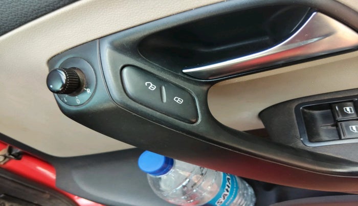 2014 Volkswagen Polo HIGHLINE1.2L, Petrol, Manual, 67,455 km, interior