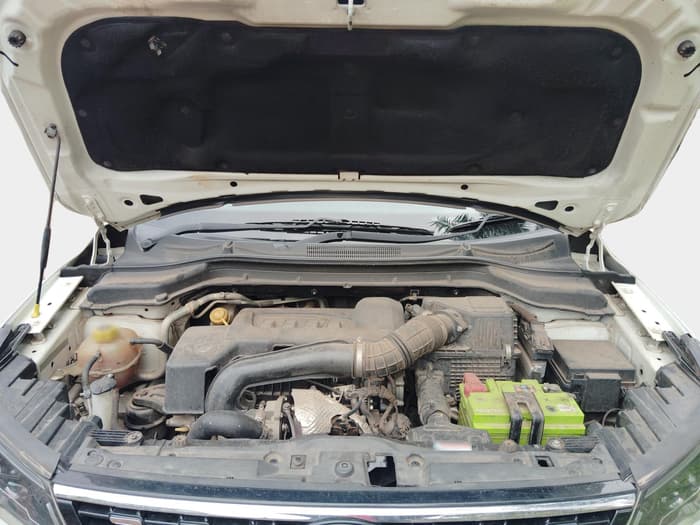2022 Mahindra XUV300 W8 (O) 1.5 DIESEL, Diesel, Manual, 73,169 km, exterior