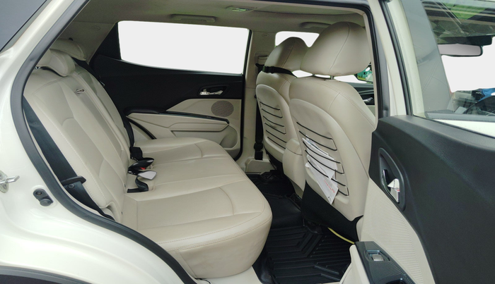 2022 Mahindra XUV300 W8 (O) 1.5 DIESEL, Diesel, Manual, 73,169 km, interior