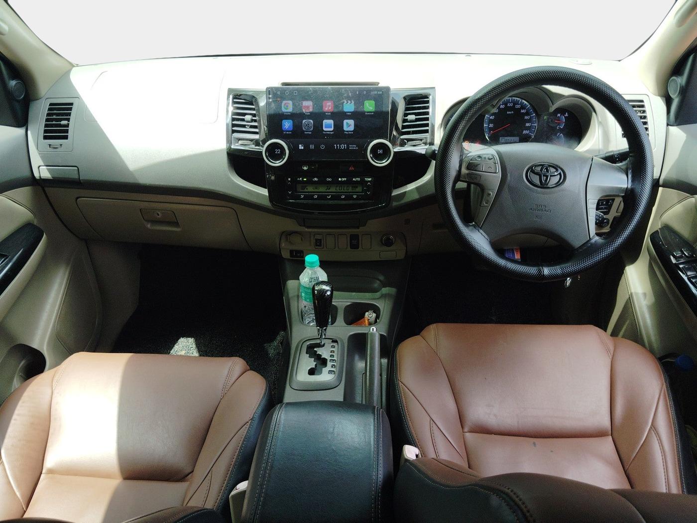 2013 Toyota Fortuner 3.0 4X2 AT, Diesel, Automatic, 2,18,031 km, interior