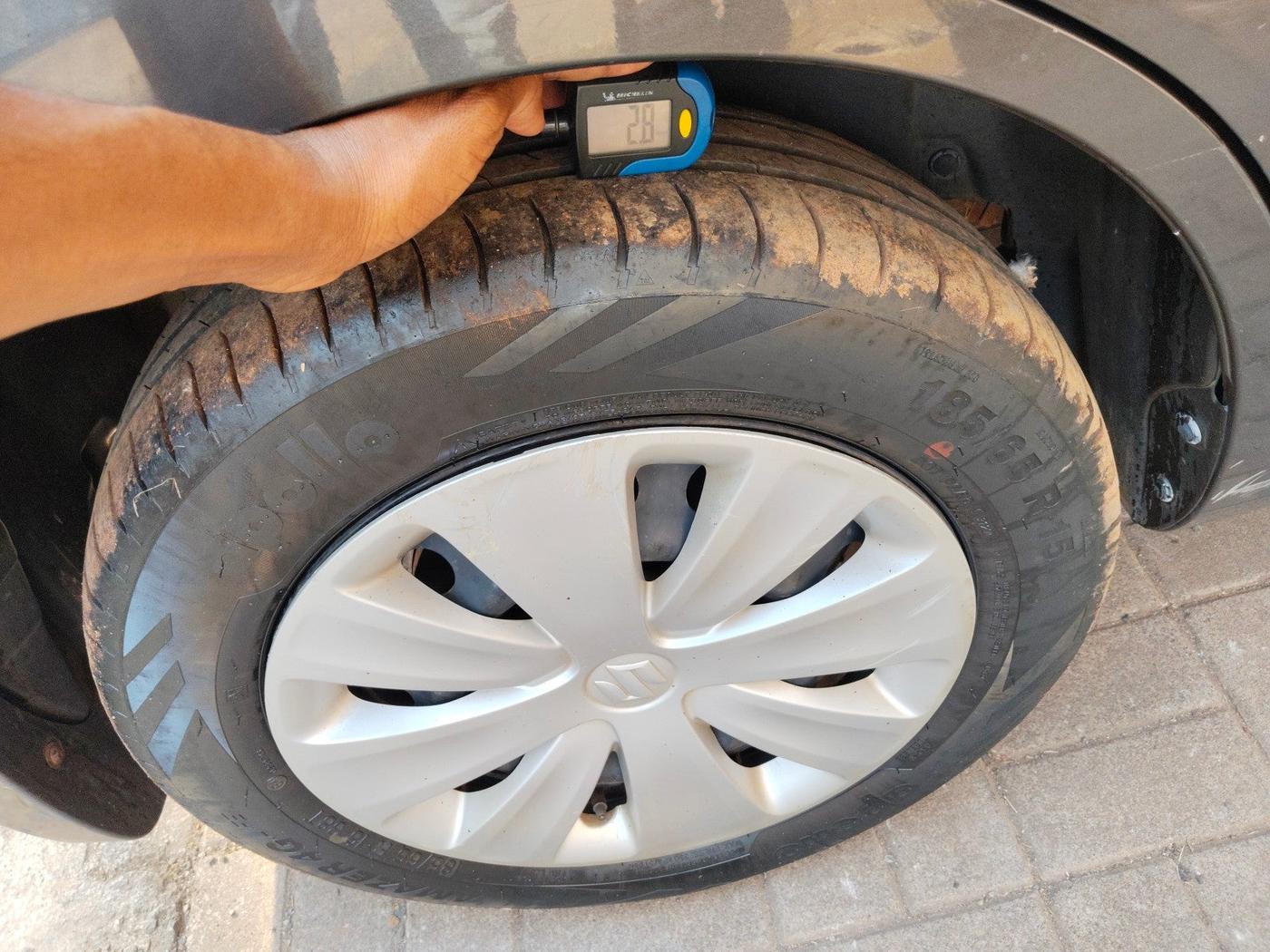 2017 Maruti Ertiga VXI ABS, Petrol, Manual, 92,119 km, tyre