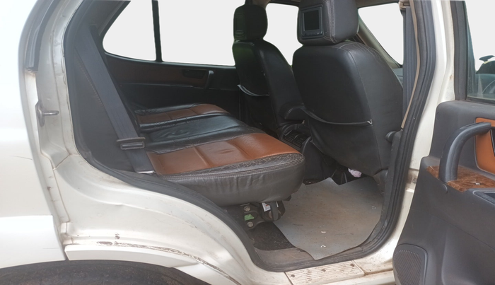 2011 Tata Safari 4X4 VX DICOR, Diesel, Manual, 1,21,029 km, interior