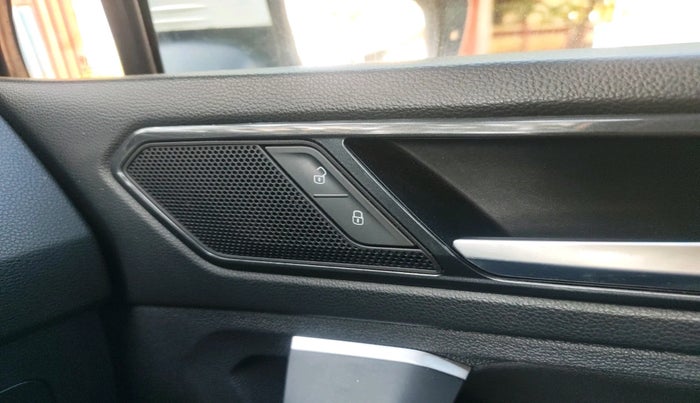 2018 Volkswagen TIGUAN HIGHLINE TDI AT, Diesel, Automatic, 67,563 km, interior