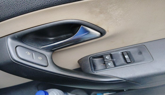 2011 Volkswagen Polo COMFORTLINE 1.2L, Diesel, Manual, 1,18,196 km, interior