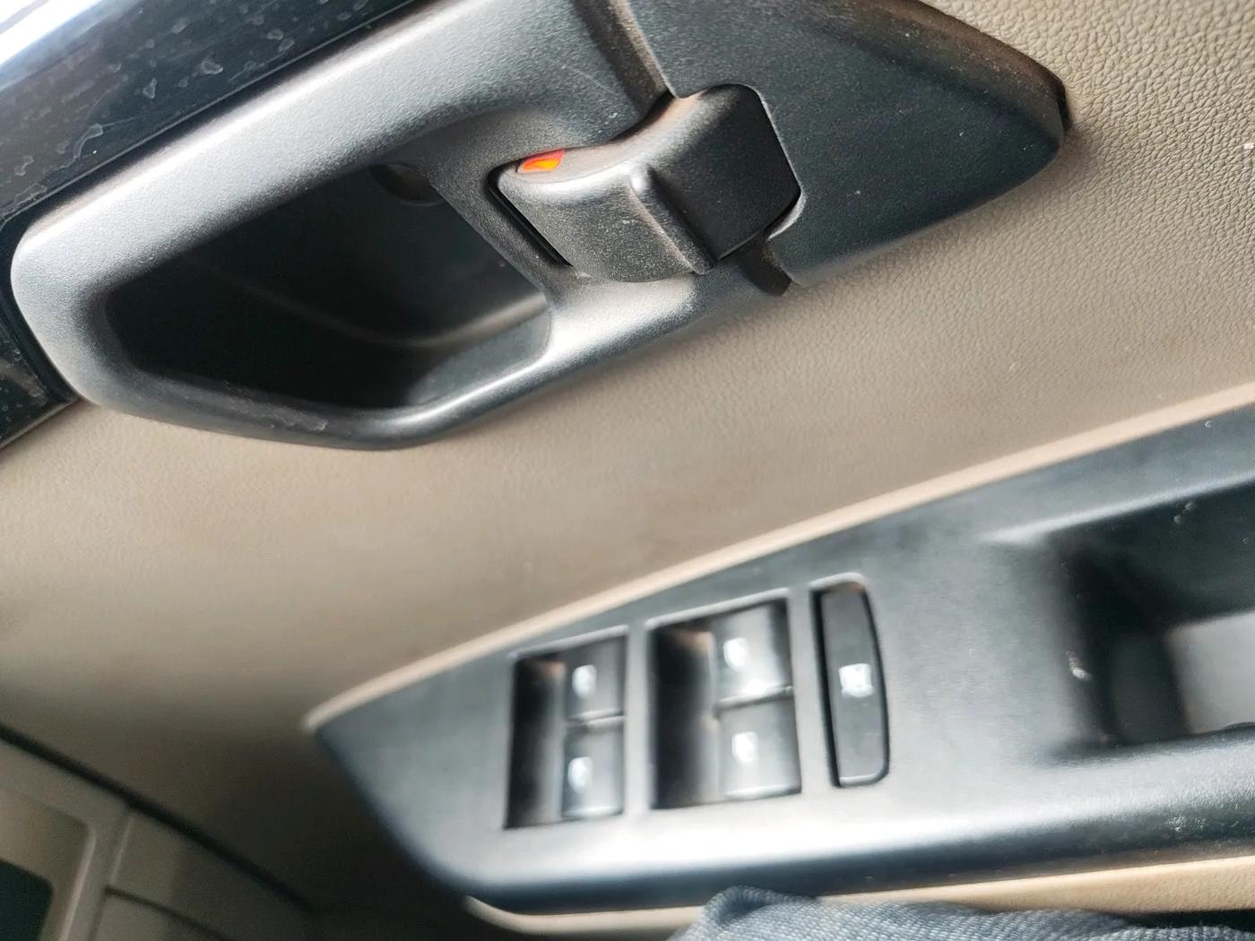 2016 Mahindra Kuv100 K6 6 STR, Petrol, Manual, 95,422 km, interior
