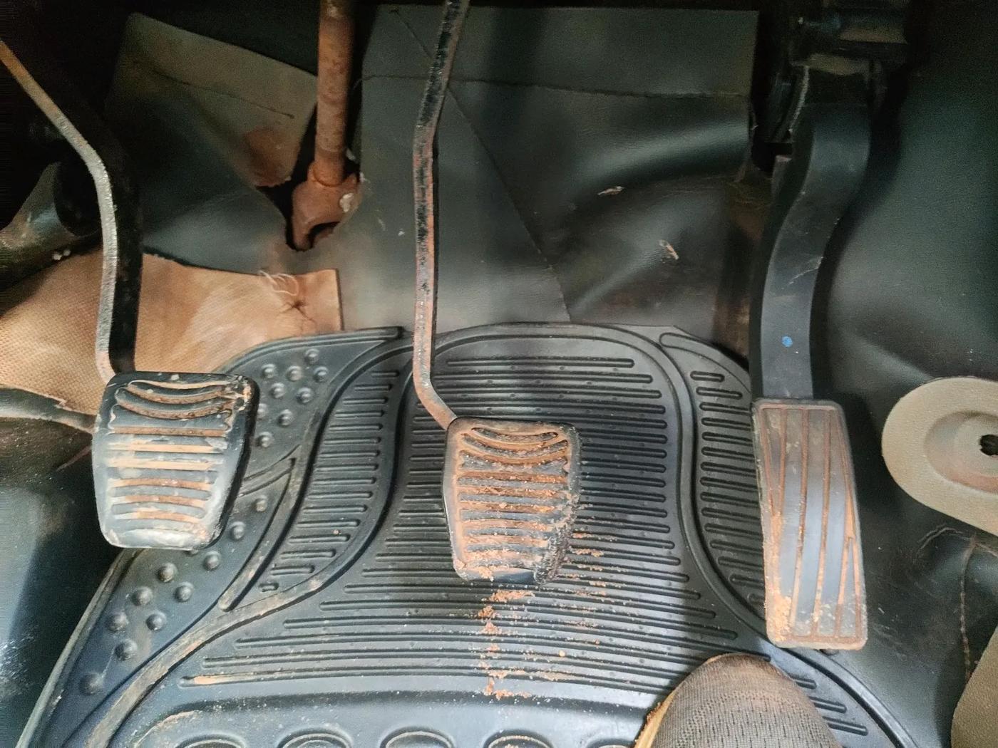 2016 Mahindra Kuv100 K6 6 STR, Petrol, Manual, 95,422 km, interior