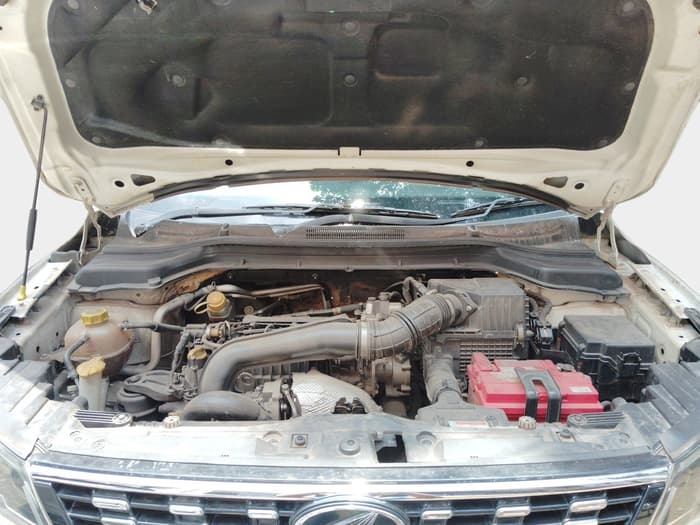 2019 Mahindra XUV300 W8 (O) 1.5 DIESEL, Diesel, Manual, 1,63,192 km, exterior