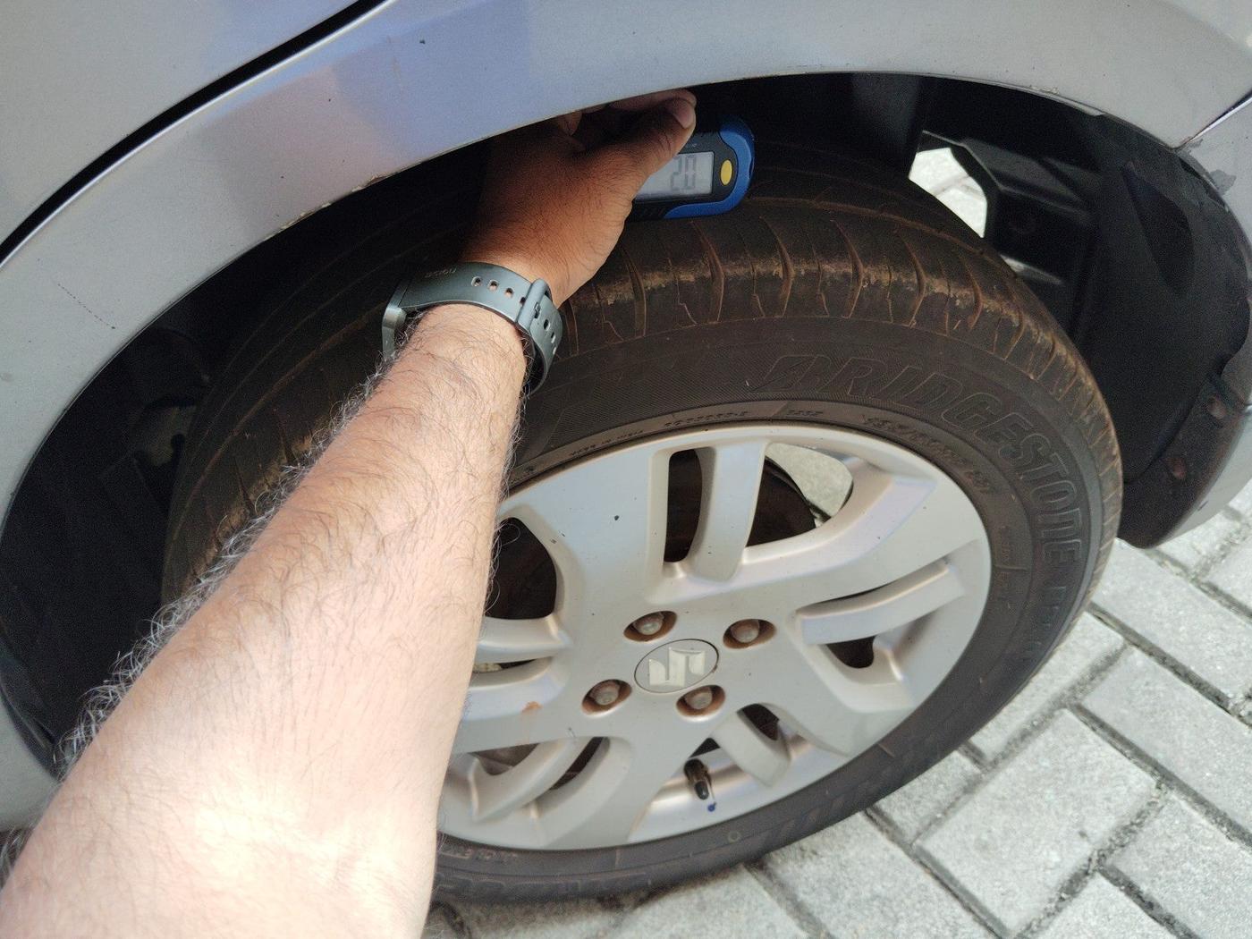 2014 Maruti Swift Dzire ZXI, Petrol, Manual, 1,24,208 km, tyre
