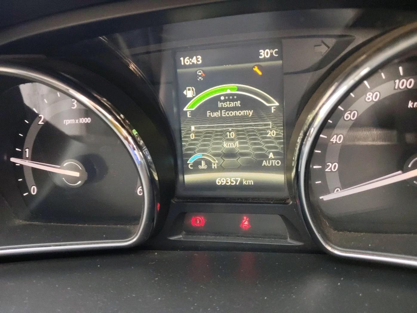 2018 Tata Hexa XM 4X2 7 STR, Diesel, Manual, 69,357 km, interior