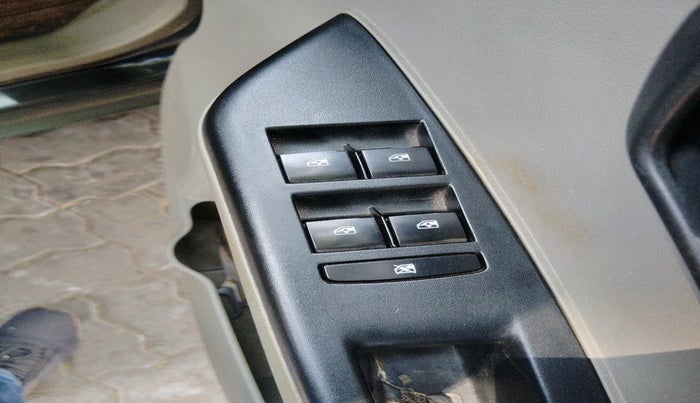 2016 Mahindra Kuv100 K4 D 6 STR, Diesel, Manual, 1,09,632 km, interior