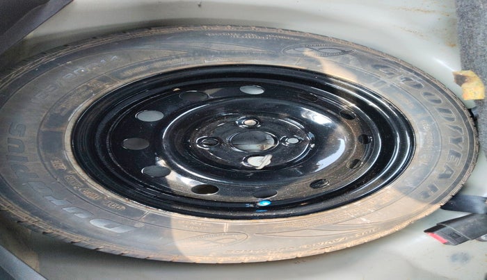 2013 Maruti Swift VXI, Petrol, Manual, 35,708 km, tyre