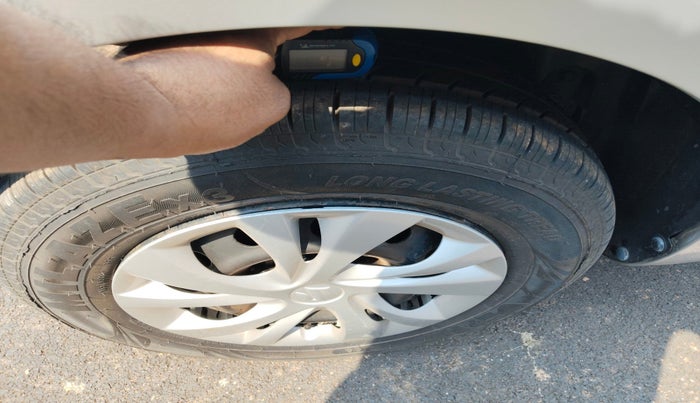 2013 Maruti Swift VXI, Petrol, Manual, 35,708 km, tyre