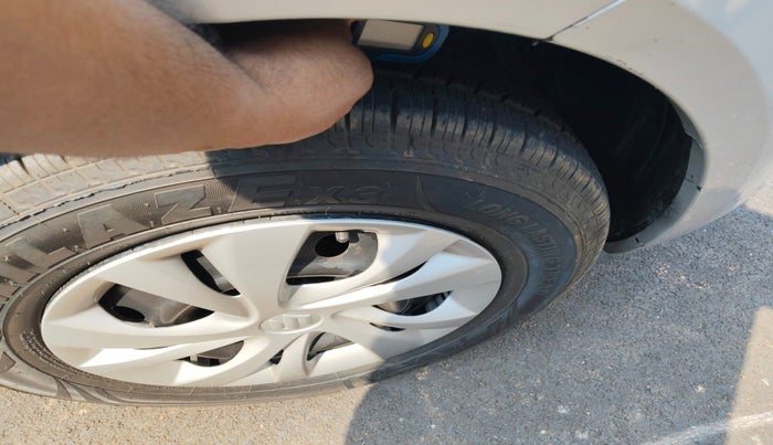 2013 Maruti Swift VXI, Petrol, Manual, 35,708 km, tyre