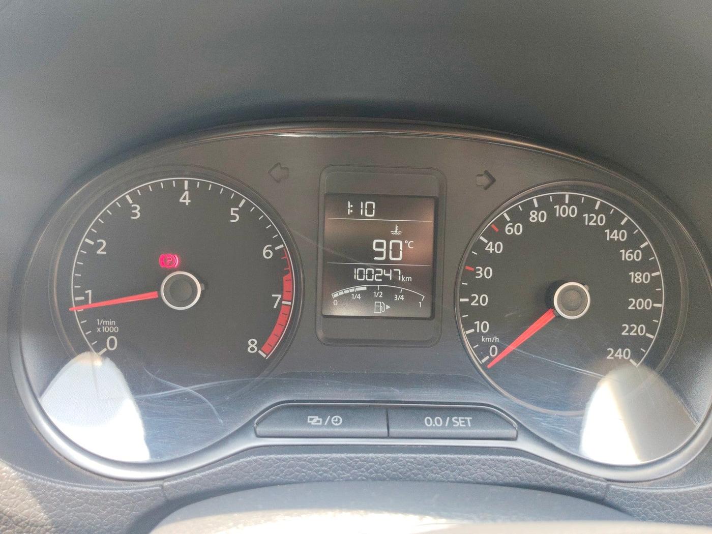 2015 Volkswagen Polo HIGHLINE1.2L, Petrol, Manual, 1,00,247 km, interior