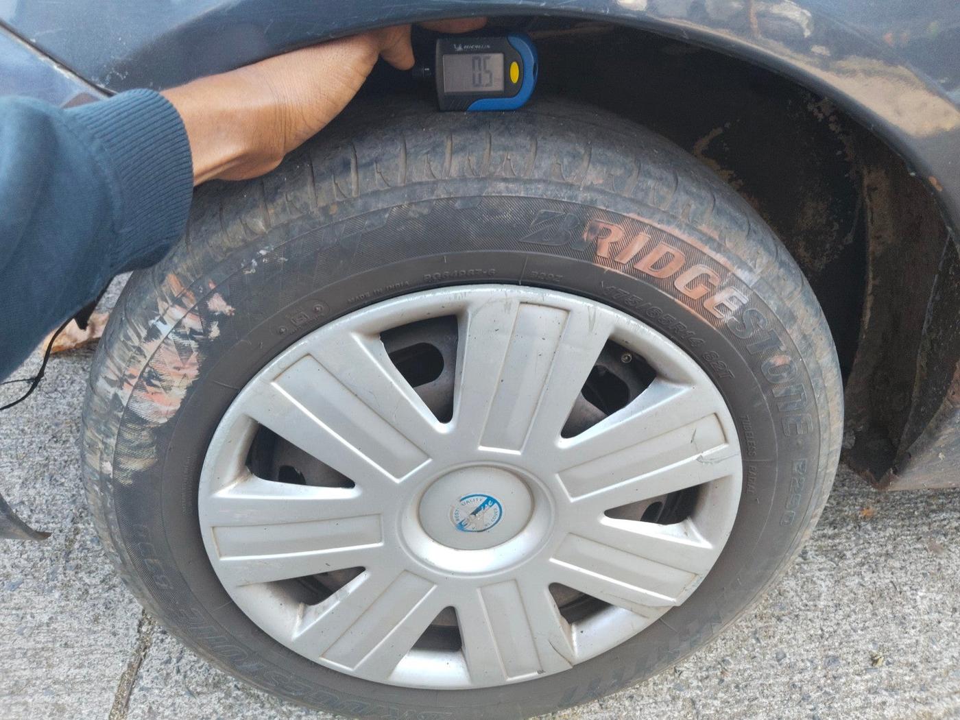 2012 Ford Figo ZXI 1.4 DIESEL, Diesel, Manual, 2,04,261 km, tyre