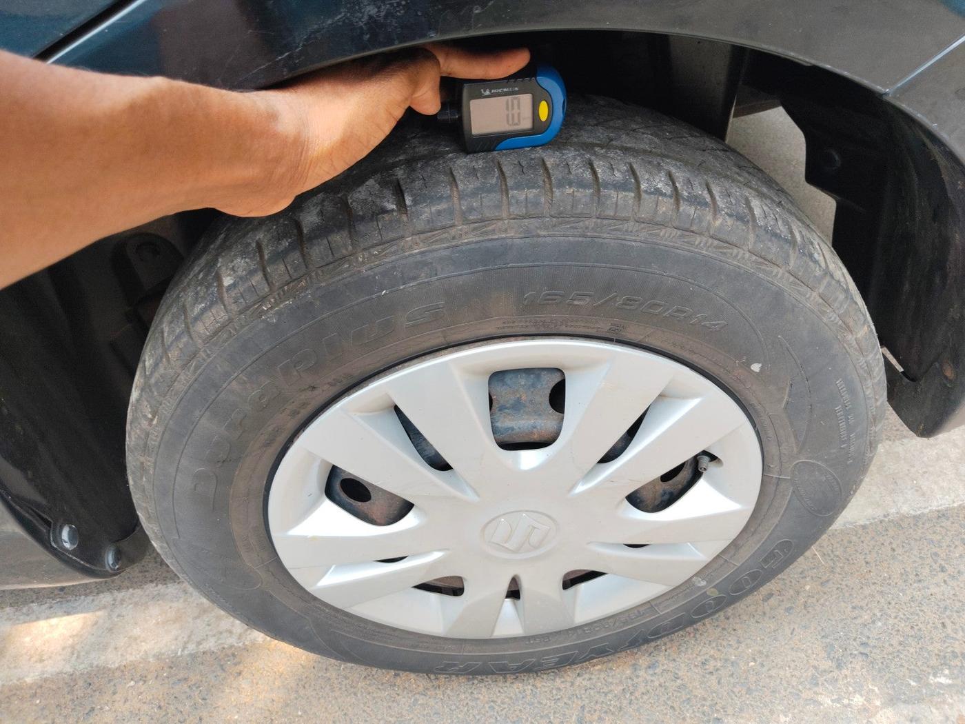 2013 Maruti Swift Dzire VXI, Petrol, Manual, 58,602 km, tyre