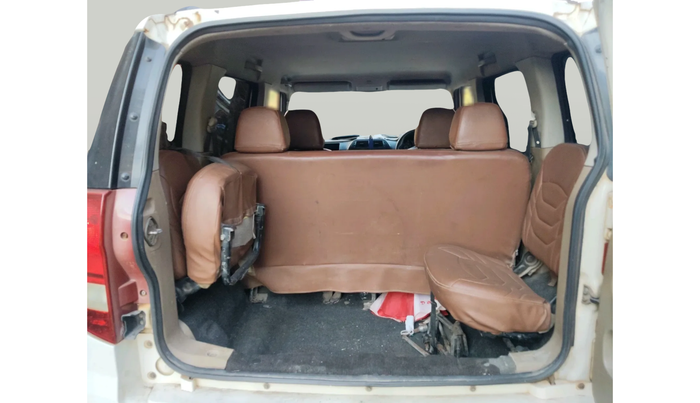 2015 Mahindra TUV300 T6, Diesel, Manual, 1,33,260 km, exterior