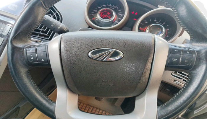 2012 Mahindra XUV500 W8, Diesel, Manual, 2,50,179 km, interior