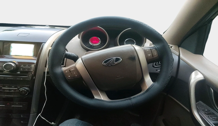 2015 Mahindra XUV500 W6, Diesel, Manual, 1,62,262 km, interior